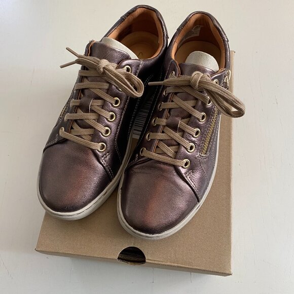 NIB NEW Clark's Women's Nalle Lace Up Leather Sneaker Bronze Metallic Sz 7 - Picture 2 of 6